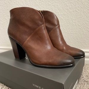 VINCE CAMUTO Booties - Brown/Cognac